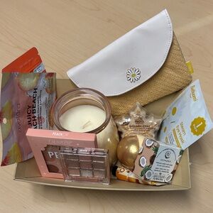 Assorted bath and beauty box